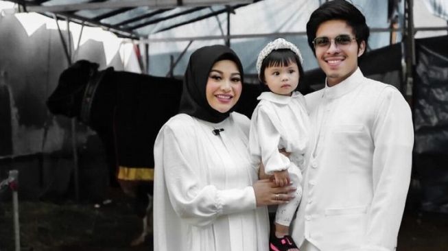 Potret artis bareng hewan kurban (Instagram/@attahalilintar)