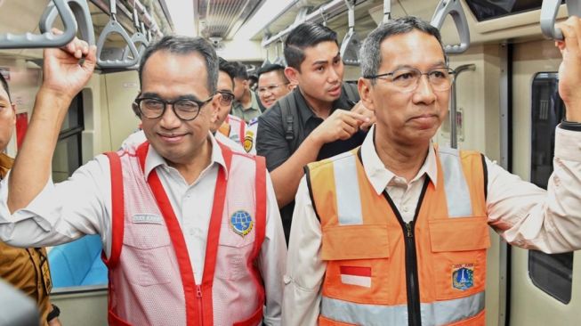 LRT Jabodebek Bakal Diresmikan Jokowi 18 Agustus, Heru Budi dan Menhub Lakukan Inspeksi