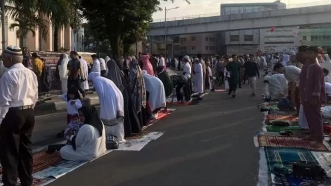 Tradisi Idul Adha di Palembang: Semangat Kebersamaan Terpancar di Masjid Agung dan Jembatan Ampera