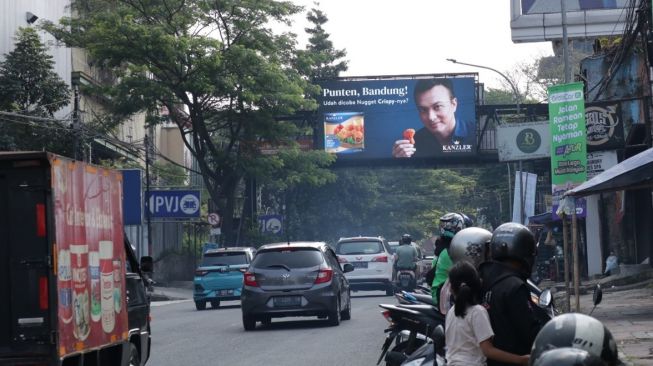Reaksi Netizen Bikin Ngakak, Balas Billboard Nicholas Saputra yang Rame di Bandung