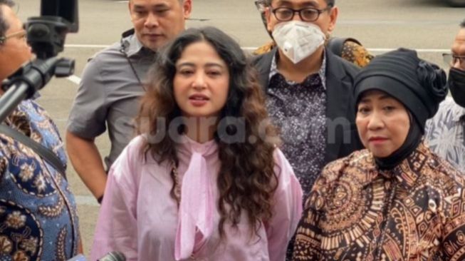 Prahara Sapi Kurban Dewi Perssik Ditolak Ketua RT: Gegara Unsur Politik?