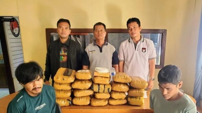 Dua Pelaku Pengedar Ganja 19 Kilogram Diringkus Polres Bukittinggi