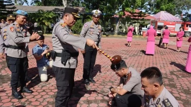 32 Personel Polres Langkat Naik Pangkat, Kapolres: Jaga Kamtibmas