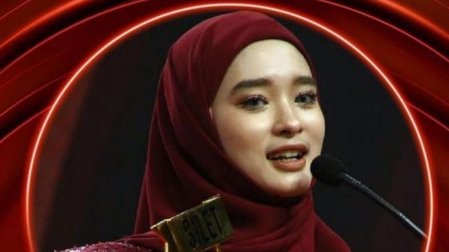 Inara Rusli Menang Awards Gegara Diselingkuhi Virgoun, Ekspresi Artis ini Disorot: Judes Banget!