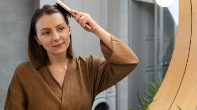 5 Cara Memanjangkan Rambut yang Cepat dan Aman, Hindari Alat Penata Rambut!