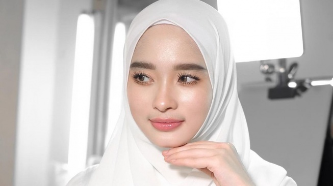 Potret Inara Rusli Pamer Mobil Baru (Instagram/@mommy_starla) 