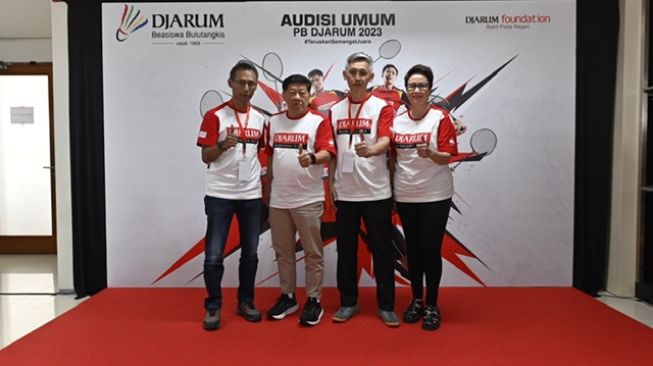 Dari kiri ke kanan: Ketua Tim Pencari Bakat Audisi Umum PB Djarum Sigit Budiarto, Program Director Bakti Olahraga Djarum Foundation yang juga Ketua PB Djarum, Yoppy Rosimin, serta Koordinator Tim Pencari Bakat Putra dan Putri Fung Permadi dan Yuni Kartika. [Pb Djarum]