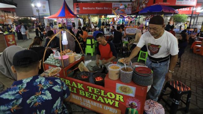 Berkah Melimpah Pedagang Kerak Telor di Jakarta Fair