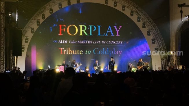 Konser Aldi Taher tribute to Coldplay yang berlangsung di Bengkel Space SCBD, Jakarta Selatan, Senin (3/7/2023) malam. [Adiyoga Priyambodo/Suara.com]