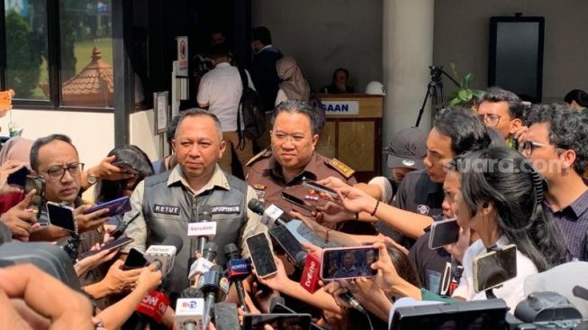 Kapuspenkum Kejagung, Ketut Sumedana di Kantor Kejagung, Jakarta, Senin (3/7/2023). (Suara.com/Yaumal)