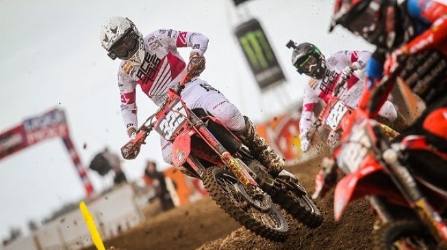 M. Delvintor Alfarizi, crosser Astra Honda Racing Team (AHRT) yang bergabung dalam tim JM Racing Astra Honda berhasil menambahkan 11 poin dalam kedudukannya di klasemen sementara crosser FIM Motocross World Championship (MXGP) [AHRT].