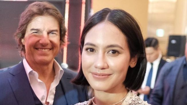 8 Potret Pevita Pearce di Premiere Film Mission Impossible 7, Tampil Elegan saat Ketemu Tom Cruise