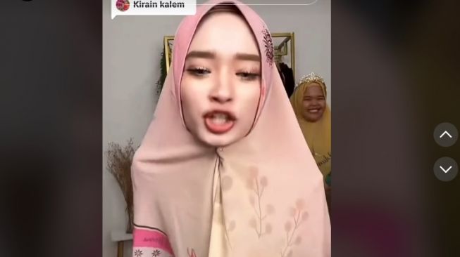 Dikira Kalem, Intip 8 Momen Inara Rusli Live Tiktok dan Keluarkan Kata Kasar