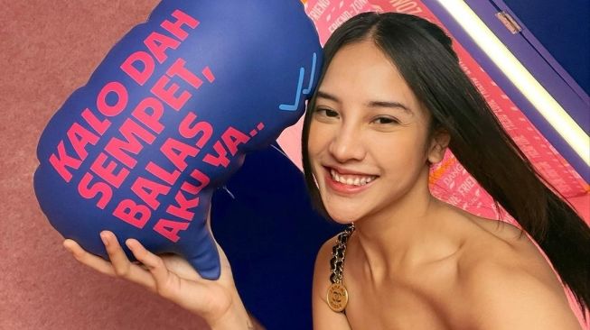 6 Potret Seksi Anya Geraldine Main Tenis, Mana Favoritmu?