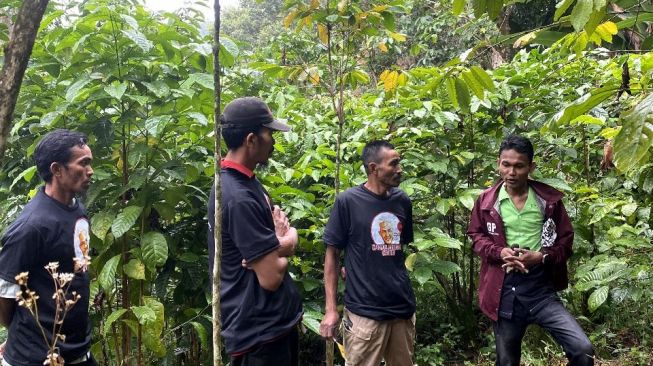 GMC Sulsel Berikan Bantuan Alat Pertanian Kepada Petani Kopi di Gowa