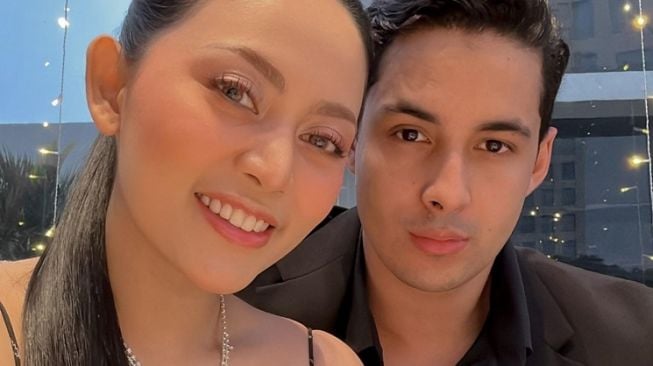 Potret Rachel Vennya dan Salim Nauderer rayakan anniversary (Instagram/@rachelvennya)