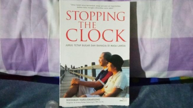 Ulasan Buku "Stopping The Clock", Rahasia Bugar dan Bahagia di Usia Senja