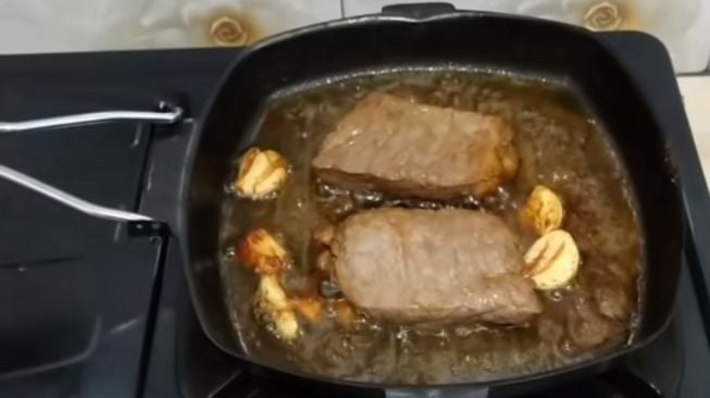 Viral Warganet Curhat Bikin Steak dari Daging Kurban, Hasilnya Bikin Nyesel