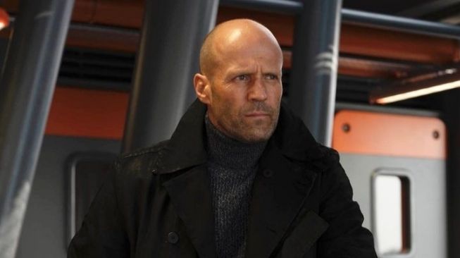 Main Film Bareng, Jason Statham Pamer Foto Bersama Iko Uwais di Lokasi Syuting