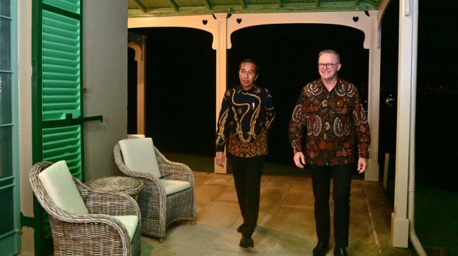 Kompak Kenakan Batik, Jokowi Nikmati Jamuan Makan Malam Bersama PM Australia di Sydney