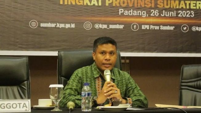 KPU Sumbar Tunggu Perbaikan Dokumen Caleg, Jons Manedi: Semoga Parpol Segera Merampungkan Persyaratan Calon