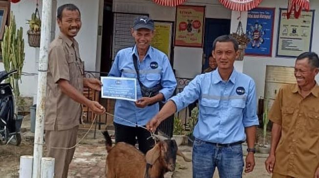 PT MBJ Berbagi Hewan Kurban ke 4 Desa di Bayung Lencir Musi Banyuasin