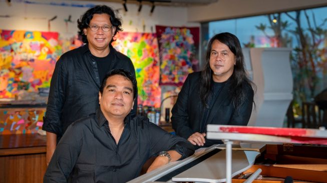 Tampil di Rock Anthology, Aksan Sjuman, Indra Lesman dan Raul Renanda Pukau Penikmat Musik di Bali