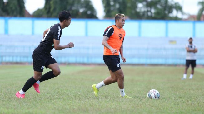 Mulai Jalani Latihan, Charis Yulianto Puji Antusiasme dan Kerja Keras Pemain PSCS Cilacap