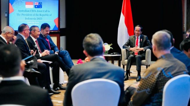 Presiden Jokowi saat melakukan pertemuan dengan para CEO perusahaan-perusahaan Australia di Ruang Pertemuan Cambridge, Hotel Shangri-La, Sydney pada Selasa (4/7/2023). (Laily Rachev - Biro Pers Sekretariat Presiden)