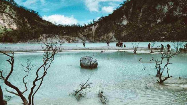 Kawah Putih Ciwidey Bandung, Tawarkan Pesona Alam yang Indah