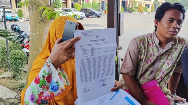 Warga Serang Rugi Rp131 Juta Tertipu Chat di WhatsApp