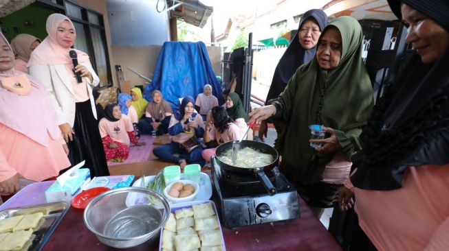 Majukan UMKM di Palembang Lewat Pelatihan Pembuatan Martabak Kentang