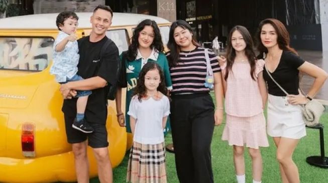 Potret Liburan Keluarga Andhika Pratama di Hong Kong (Instagram/@ussypratama)