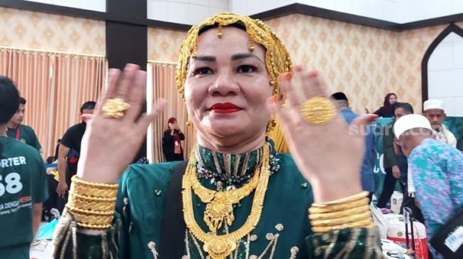 Jemaah Haji Pamer Emas Saat Pulang Dari Tanah Suci, MUI: Semua Harta dan Kenikmatan Milik Allah