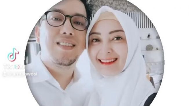 Potret Della Puspita dan Suami Baru (Instagram/@dellapuspita00)