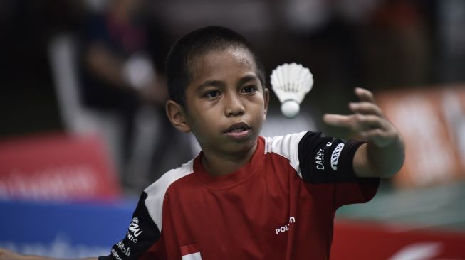 Salah satu peserta yang mencoba lagi Audisi Umum PB Djarum, Gavriel Aldrich Alharon Labatar. Pebulutangkis asal Asmat, Papua Selatan ini sempat meraih Super Tiket pada edisi 2022 tetapi gagal di tahap karantina. Kini, dia berhasil melangkah ke babak final tahap turnamen yang akan berlangsung Kamis (6/7/2023). [PB Djarum]