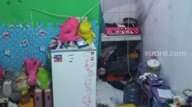 Bau Tak Sedap Menyengat di Kontrakan, Begini Penampakan Kulkas yang Dipakai Satrio Simpan Jasad Bayinya Selama 2 Hari