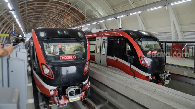 Suasana di Stasiun LRT (Jabodebek) Dukuh Atas saat uji coba terbatas di Jakarta, Kamis (6/7/2023). [Suara.com/Alfian Winanto]