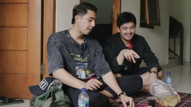 Potret Kosan Arya Saloka (YouTube/Rumah Kelana Pictures) 