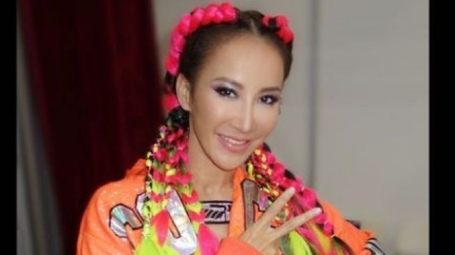 Penyanyi di Film Mulan, Coco Lee Bunuh Diri Usai Alami Depresi