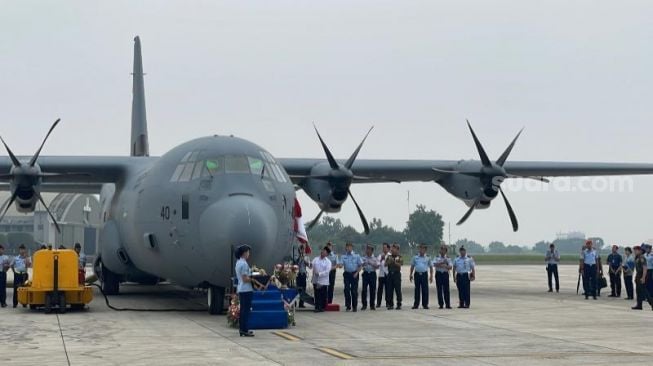 Penampakan pesawat C-130 J Super Hercules pesanan Pemerintah Indonesia di Lanud Halim Perdanakusuma, Jakarta Timur, Kamis (6/7/2023). (Suara.com/Novian)