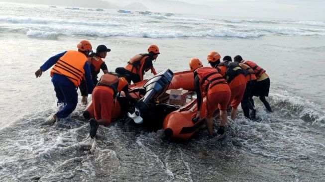 Update Pencarian Mahasiswa KKN Itera yang Hilang Disapu Ombak di Pesisir Barat