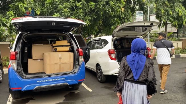 Suasana pengembalian barang Feri Irawan kepada Venna Melinda di Pengadilan Agama Jakarta Selatan, Kamis (6/7/2023). [Pahami.id/Adiyoga Priyambodo]