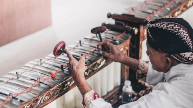 Sejarah dan Tradisi Prosesi Tabuh Gamelan Sekaten yang Ricuh Hingga Menantu Pakubuwana Dicekik