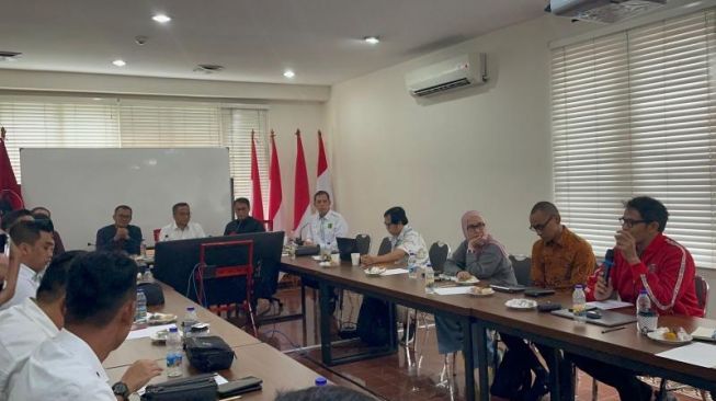 PPP, Partai Perindo hingga unsur relawan yang pendukung Ganjar Pranowo menggelar rapat pertemuan di Rumah Aspirasi Relawan Ganjar, Menteng, Jakarta Pusat, Kamis (6/7/2023). [Suara.com/Bagaskara] 