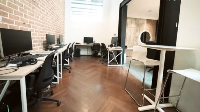 Studio Deddy Corbuzier Senilai Rp50 Miliar (YouTube/AH)
