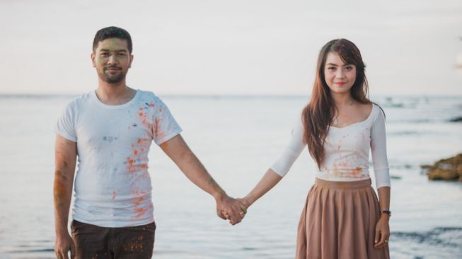 4 Alasan Zodiak Gemini dan Aquarius Merupakan Pasangan yang Serasi
