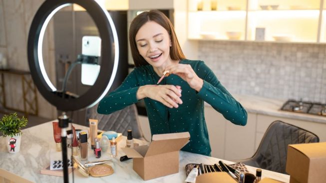 Strategi Jitu Jualan Skincare Online, Laris Manis Meski Tanpa Toko Fisik