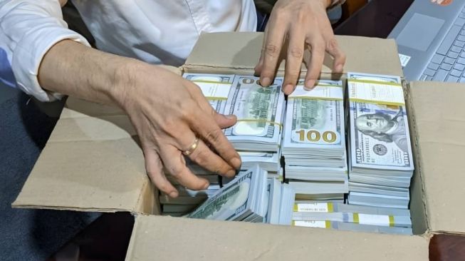 Fotonya Pegang Gepokan Dollar AS Viral, Kejagung Akan Periksa Don Adam