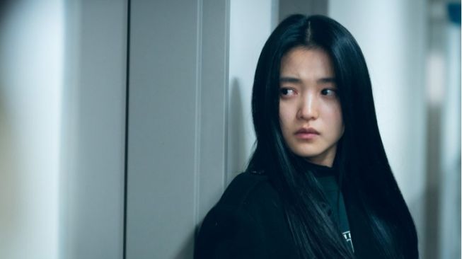 5 Alasan Pencinta Horor Harus Nonton Drama Revenant, Misterinya Dapet Banget